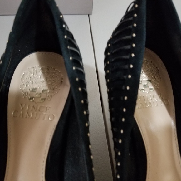 Vince Camuto  black pumps. - Picture 6 of 7